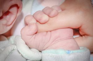 „Áthelyezi" a beszédkészséget az agyvérzésen átesett babák agya